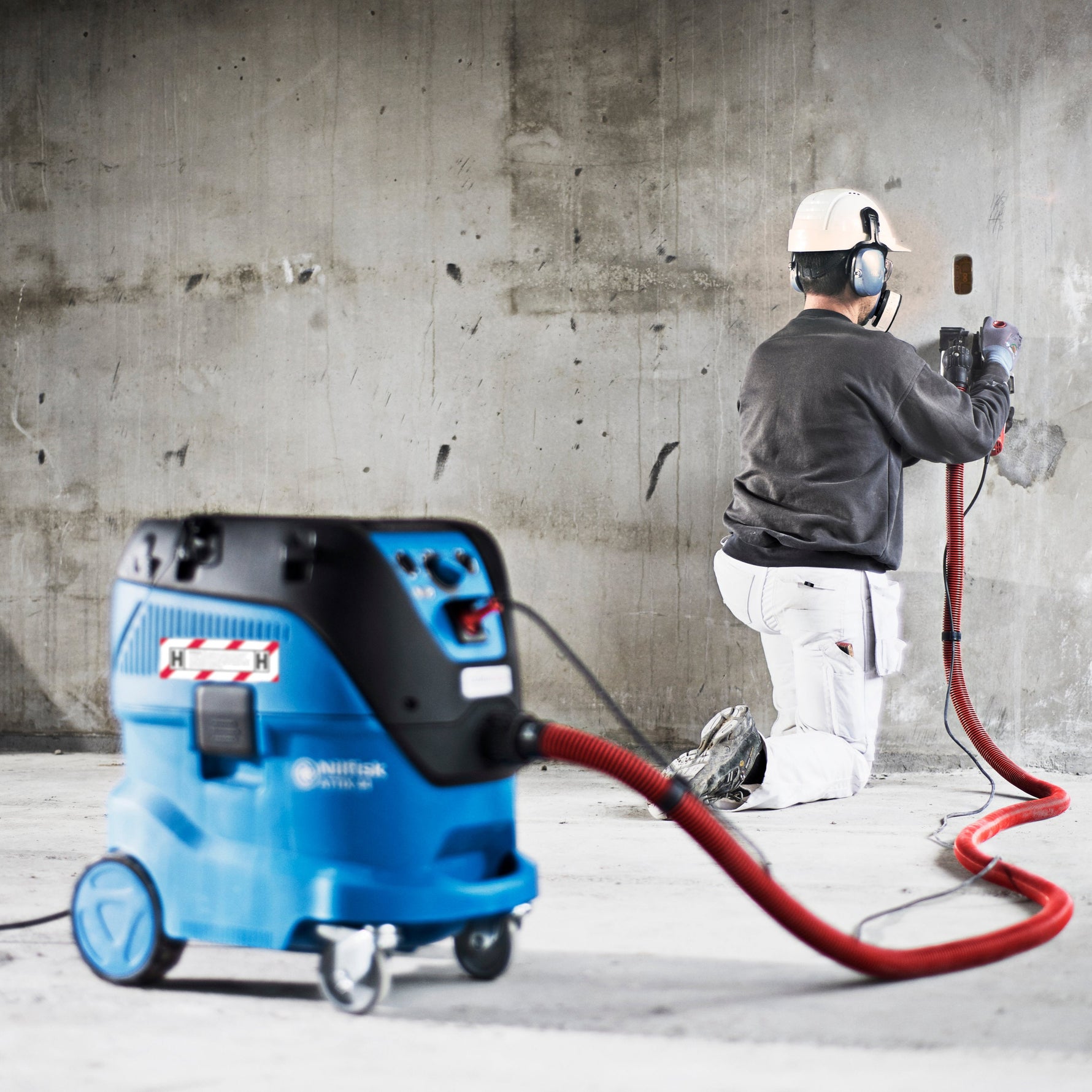 Nilfisk Attix 33-2H PC 240V UK Wet & Dry Hazardous Dust Vacuum Cleaner (Ex Demo)