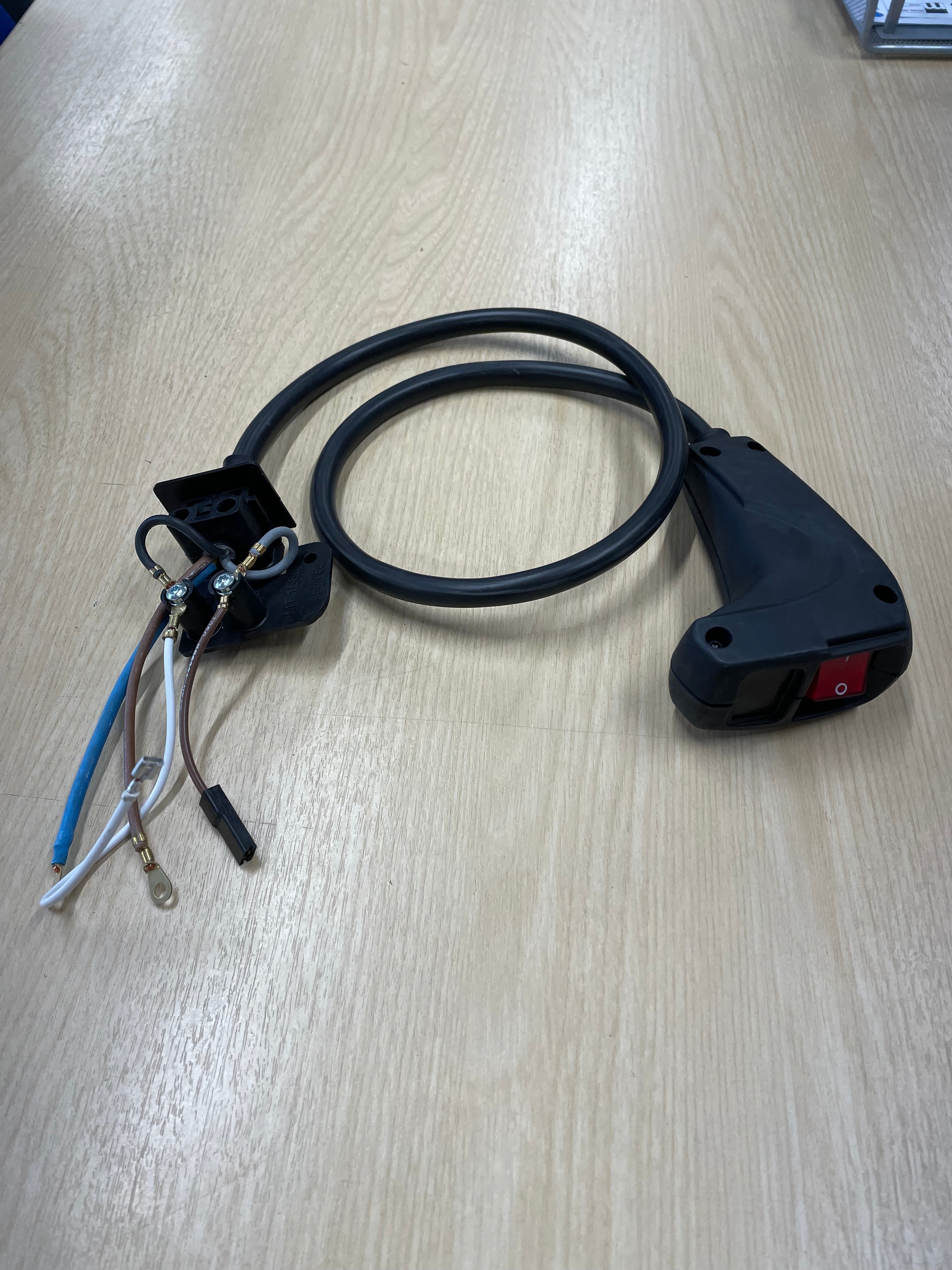 REMOTE SWITCH HOLDER ASSEMBLY/ FLY LEAD RSAV130