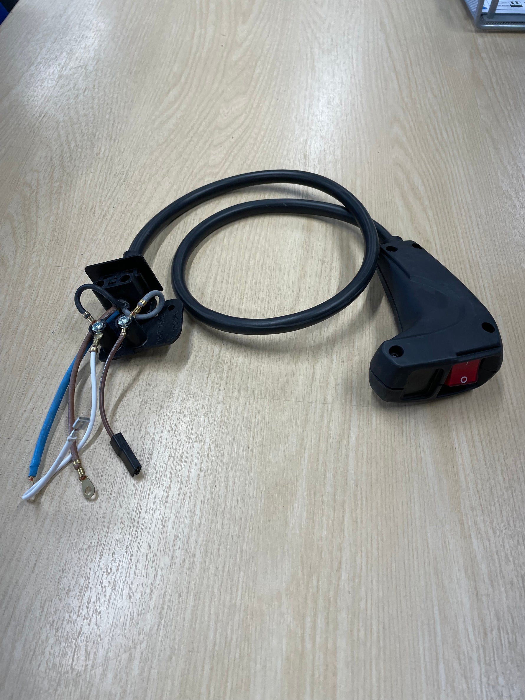 REMOTE SWITCH HOLDER ASSEMBLY/ FLY LEAD RSAV130