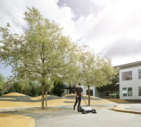 Nilfisk SW250 920 Manual Push Sweeper