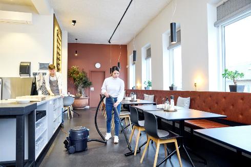 Nilfisk VP400 HEPA XECP Tub Vacuum Cleaner