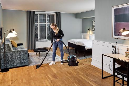 Nilfisk VP400 HEPA XECP Tub Vacuum Cleaner