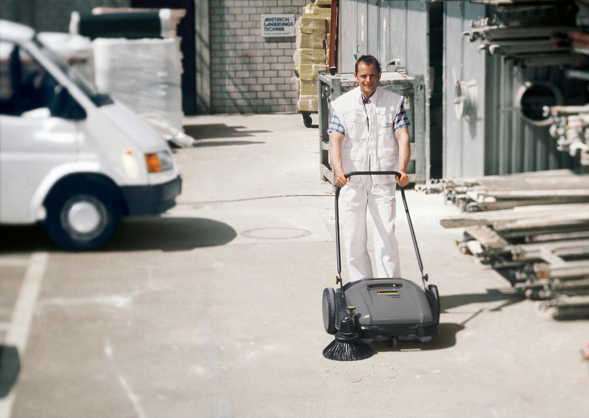 Kärcher KM 70/20 C Push Sweeper